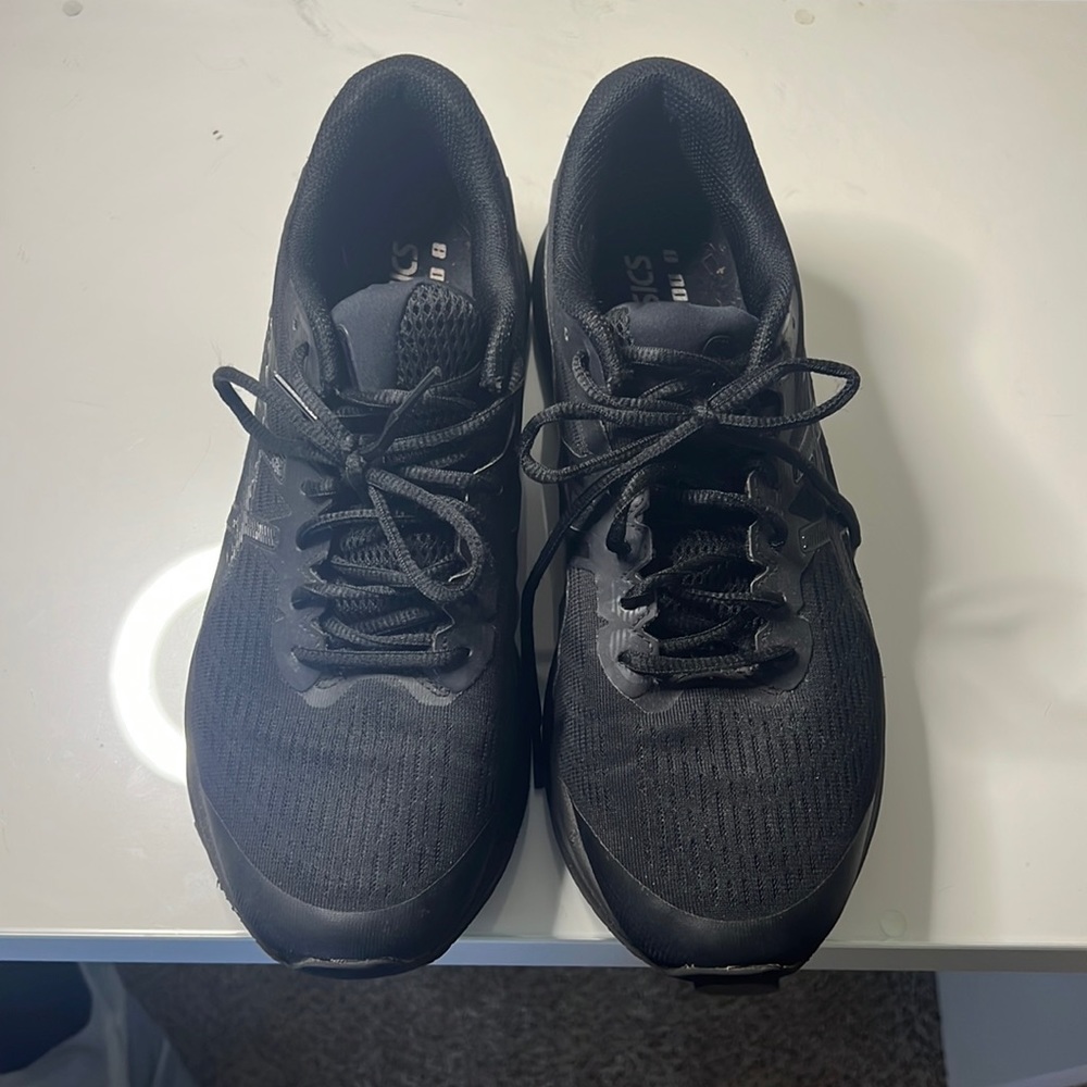 Men’s ASICS GT 1000 8. SIZE 10.